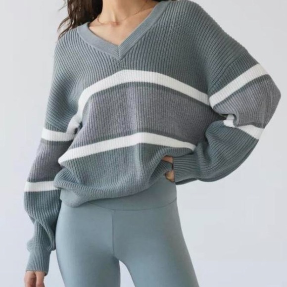 TNA Aritzia Oversized Beacon Knitted Sweater - Picture 5 of 8